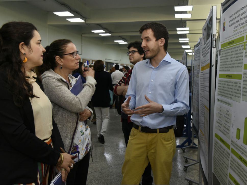 Los participantes debieron exponer sus proyectos frente a comisiones revisoras de académicos. 