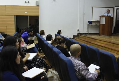 El Decano Manuel Kukuljan inauguró el encuentro.