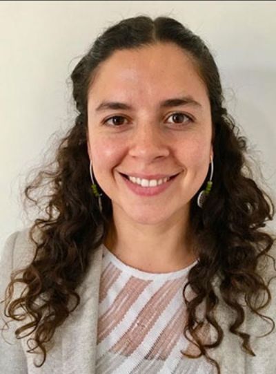 Como abogada integrante de la Unidad asumirá Ximena Valencia, especialista en Derecho Laboral y Género. Master en Género, Desarrollo y Globalización cursado en Reino Unido.