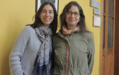 Alejandra Gonzalez, directora de Escuela y responsable del proyecto y la profesora Vivian Villaroel 