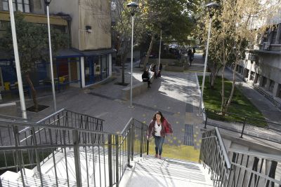 El sector cuenta con 132 metros lineales de franjas podotáctiles.