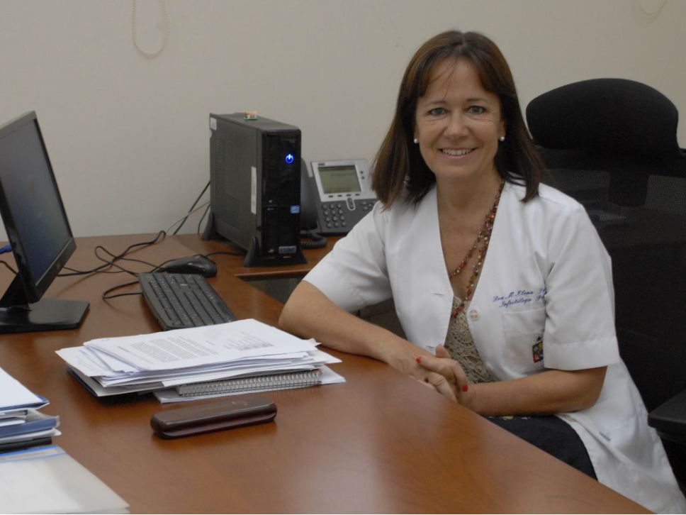 La dra. Santolaya lidera el equipo de investigadores del Departamento de Pediatría y Cirugía Infantil Oriente de la Facultad de Medicina que implementará las pruebas de la vacuna de la Universidad de Oxford.