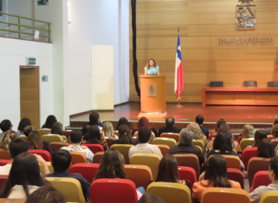 La profesora María Angélica Fernández dijo que "la fonoaudiología comenzó acá, en esta casa de estudios, hace 50 años; con luces y sombras, pero siempre con el norte puesto en el bienestar comunicativo de las personas y sus necesidades"