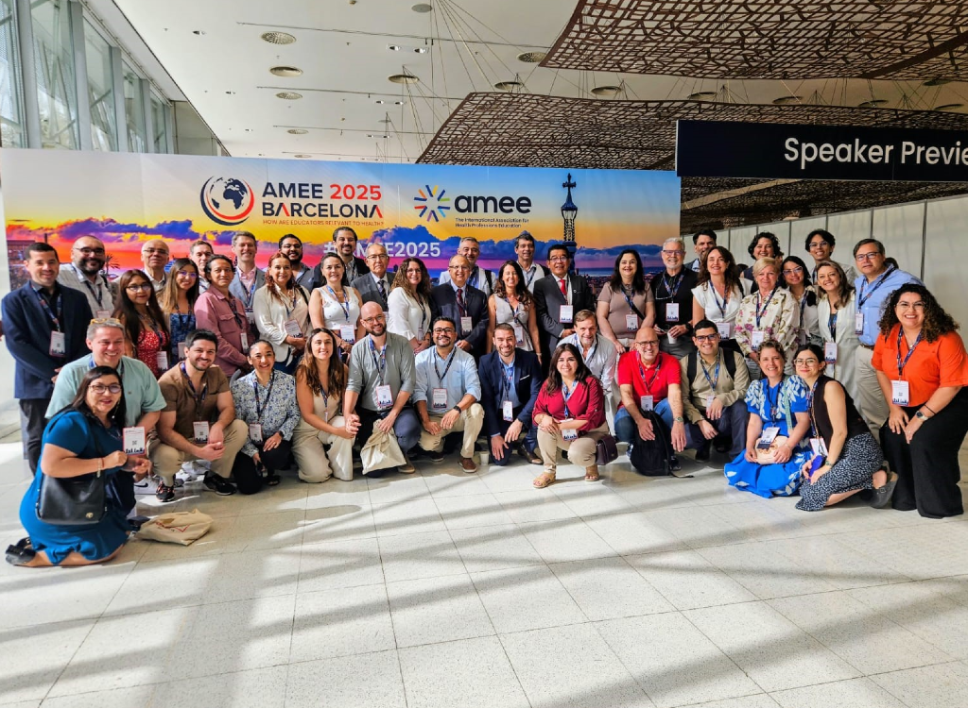 Entre el 23 y el 27 de agosto de 2025, académicos de nuestro plantel se integraron a la Conferencia Anual de la Association for Medical Education (AMEE), considerada la instancia más importante a nivel mundial en el ámbito de la educación en profesiones de la salud
