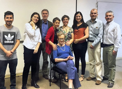 El equipo del Departamento de Bioética y Humanidades Médicas junto a la profesora Ana Escríbar