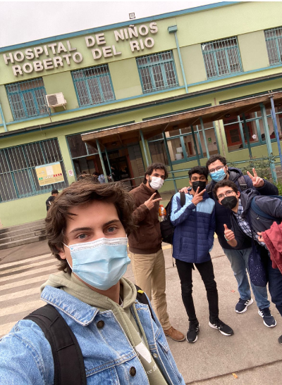 Benjamín Rousseau, de quinto año de Medicina de la Universidad de Tarapacá, cursó el primer semestre 2022 en nuestro plantel y pudo hacer una rotación de dos semanas en el Hospital Roberto del Rio. 