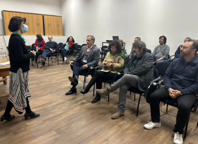 En el encuentro participaron el decano de la Facultad de Medicina, doctor Miguel O'Ryan; la psicóloga Natalia Roa; el doctor Sergio Valenzuela y el profesor Manuel Guerrero, así como la directora del Departamento de Bioética y Humanidades Médicas, doctora Ana María Arriagada.. 