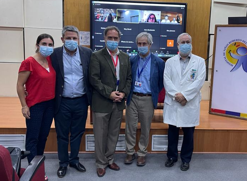 Doctores Lorena Tapia, Jorge Mackenney, Miguel O'Ryan, Juan Maas y Fernando Martínez