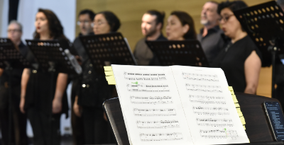 La Camerata Vocal ofreció un concierto para finalizar el 2024, organizado por la Dirección de Extensión de la Facultad de Medicina