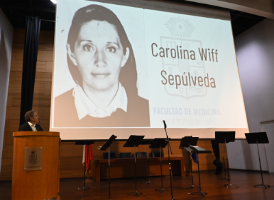 Durante el acto institucional se recordó a los miembros de la comunidad universitaria de la Facultad de Medicina que murieron producto del golpe de Estado de 1973