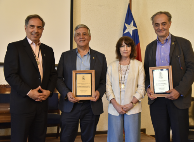 Doctor Miguel O'Ryan, decano de la Facultad de Medicina; doctor Sergio Lavandero, prof. Alejandra Mizala, rectora (s) Universidad de Chile y doctor Ricardo Araya. 