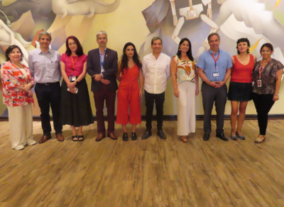 Prof. Marcela Díaz, directora de Pregrado; dr. Juan Pablo Torres, vicedecano; dra. Ulrike Kemmerling, directora académica; dr. Eduardo Tobar, director HCUCH; Natalia Sánchez, encargada Oficina de las Mujeres y Género de la Municipalidad de Independencia; Gonzalo Durán, alcalde de Independencia; Paulina Larrondo, directora (s) de la Dirección de Igualdad de Género; dr. Miguel O'Ryan, decano de la Facultad de Medicina; prof. Denisse Quijada, directora DIGEN y prof. Sandra Oyarzo, directora de Asuntos Estudiantiles y Comunitarios. 