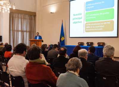 En su exposición, el doctor O’Ryan revisó los distintos grados de avance en los objetivos que concretan los cuatro pilares que componen su hoja de ruta, establecida al inicio de su decanato.