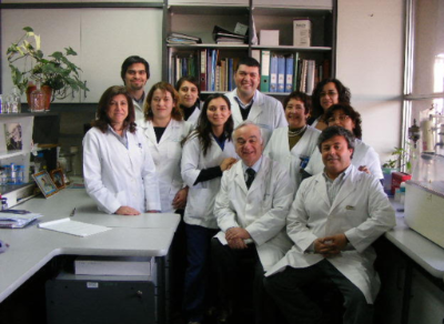 El doctor Luigi Devoto y el equipo del IDIMI, en una foto de archivo