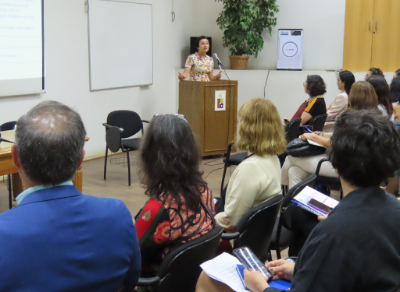 La profesora Denisse Quijada señaló que el trabajo orientado a la equidad de género debe ser un compromiso permanente para avanzar hacia la igualdad de oportunidades y la formación en salud con perspectiva en la materia