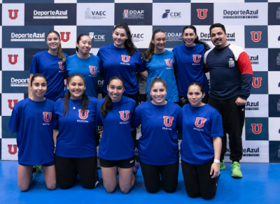 Las campeonas nacionales universitarias de balonmano entre las que hay cuatro estudiantes de la Facultad de Medicina