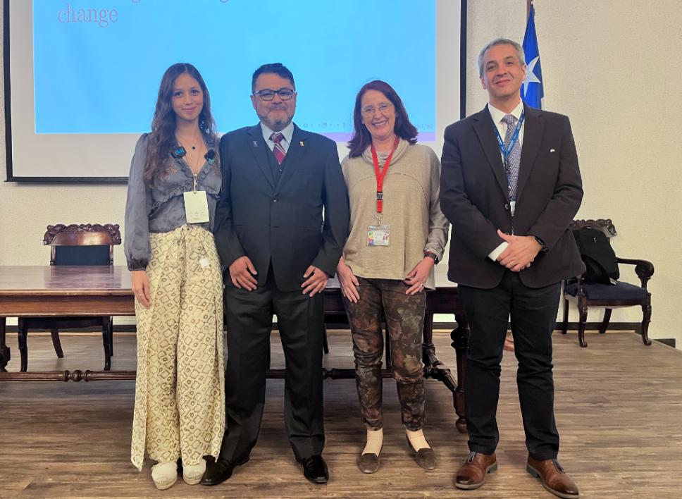 Bárbara Torres, de la subdirección de Innovación; profesor Juan Velásquez, del Web Intelligence Centre (WIC); doctora Ulrike Kemmerling, directora académica, y doctor Juan Pablo Torres, vicedecano de la Facultad de Medicina