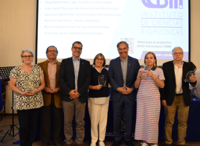 Doctores Emilio Herrera y Miguel O'Ryan junto al primer grupo de académicos y funcionarios en proceso de retiro, como son Carmen Alcayaga, Diego Bustamante, Julia Carrillo, Mónica Flores, María Soledad Guzmán y Yedi Israel