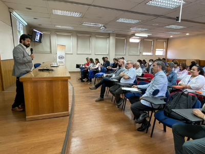 El doctor Fernando Valiente, académico del Programa de Virología del ICBM, es miembro de la CoviRed como acción estratégica del Cyted y organizador del encuentro. 