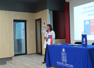 Doctora Andrea Mena, directora clínica de la Facultad de Medicina. 