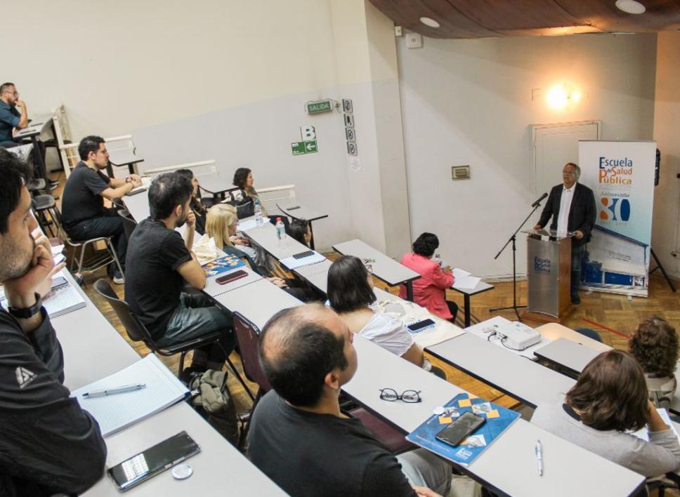 El doctor Óscar Arteaga dio a conocer que este es un año singular para la Escuela de Salud Pública, "pues  alcanzamos los 80 años desde nuestra fundación. No son muchas las instituciones que tienen esa historia, nos sentimos muy orgullosos". 