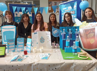 La feria de alimentos fue organizada por el curso de “Alimentos 2” de primer año de la carrera y el equipo de Extensión de la Escuela de Nutrición