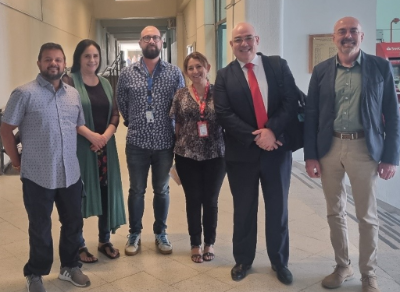 Doctor Fernando Valiente, de CHAIR; Mariela Cortés, de UNFPA; doctor Ricardo Soto Rifo, de CHAIR; profesora Sandra Oyarzo, directora de Asuntos Estudiantiles y Comunitarios; Hugo González, de UNFPA y Alberto Stella de ONUSIDA 