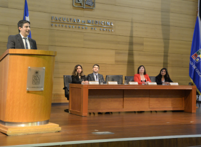 El doctor Leandro Carreño dijo que “la Facultad de Medicina está de fiesta, porque esta ceremonia no sólo representa lo que la Universidad de Chile entrega al país, sino porque entrega lo que el país necesita”. 