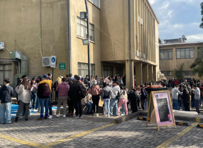 Según explicó el doctor Julio Cárdenas, el público esperó hasta cuatro horas para entrar al Instituto de Anatomía