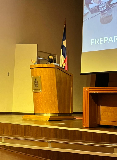 La doctora Paula Daza participó de una mesa redonda que abordó estado actual y avances en la lucha contra el Covid