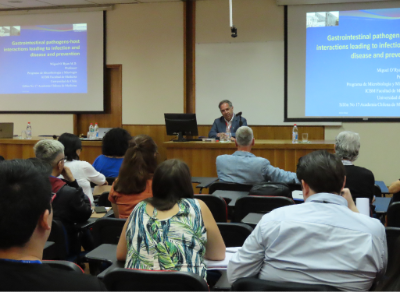 El doctor Miguel O’Ryan dictó la conferencia “Interacciones gastrointestinales entre patógenos y huéspedes que conducen a infecciones, enfermedades y a su prevención”