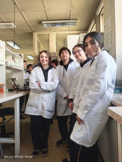 Los estudiantes pueden hacer actividades prácticas de laboratorio