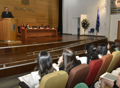 El doctor Miguel O'Ryan dijo a los egresados que "los nutricionistas del presente tienen un rol fundamental en nuestra salud del futuro: están listos para ejercer como los mejores, porque pasaron por un proceso de años difíciles y exigentes en la mejor universidad de Chile"