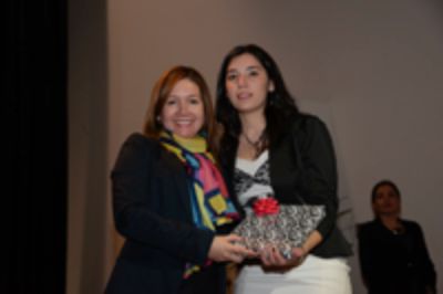 Sra. Lissette Vallejos, Laboratorios Dentaid y Dra. Jazmín Tortella