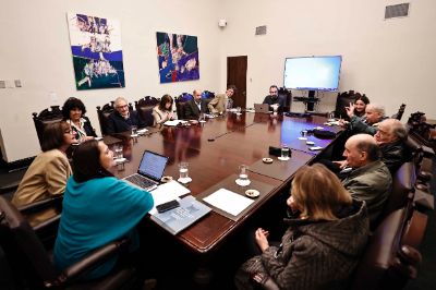 En la reunión también participaron la prorrectora, Alejandra Mizala, y el vicerrector de Asuntos Académicos, Claudio Pastenes.