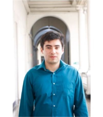 Ronald Rubilar, futuro ingeniero civil industrial de la Universidad de Chile, quien trabaja en la construcción de un modelo de datos que permita detectar patrones en la información.