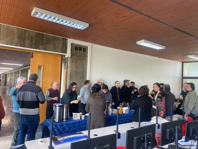 Foto: Espacio coffe breack académicos/as participantes.