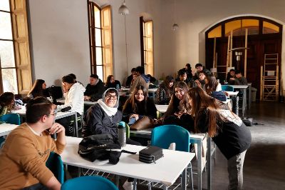 Estudiantes en una sala de clases