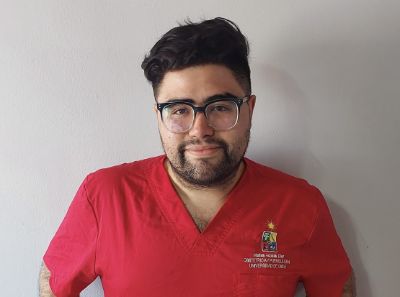 Medio plano corto de Matías Acosta, estudiante de Obstetricia Uchile