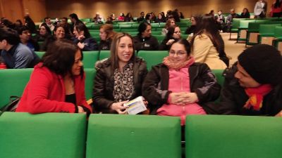 Participantes en actividad de lanzamiento, charla de inteligencia emocional