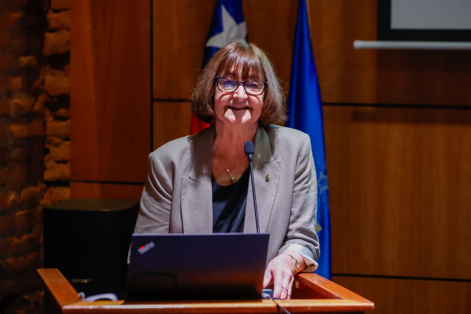 En sus palabras de bienvenida, la rectora Rosa Devés señaló: “Tenemos la convicción de que estas becas y esta posibilidad de los y las estudiantes de tener una experiencia internacional durante su pregrado es muy valiosa. Es una de las iniciativas más importantes que realizamos como instituciones".