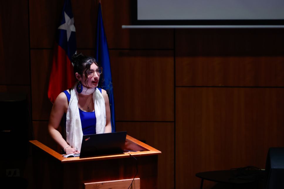 América Carvajal es estudiante de cuarto año de Licenciatura en Estudios Internacionales en el Instituto de Estudios Internacionales (IEI) y se adjudicó la Beca UCHILE