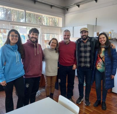 La coordinadora de comunicaciones y extensión del PTE, Deborah Pizarro, comenzó su pasantía visitando el Instituto Superior de Educación Física (ISEF) de la Universidad de la República.