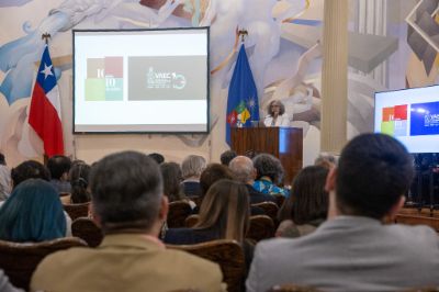 A lo largo de los años, la VAEC ha demostrado una capacidad de respuesta ágil y eficiente ante cambios internos y desafíos externos", señaló la Vicerrectora.