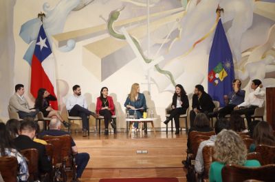 Mesa Redonda, Salud Mental y Convivencia Universitaria.