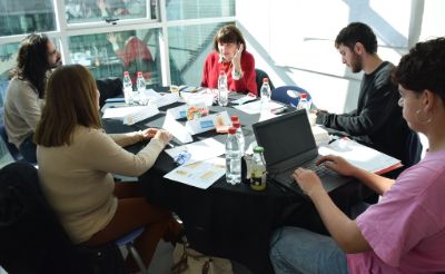 Pilar Calderón, directora de Asuntos Estudiantiles de la Facultad de Economía y Negocios, relevó la ubicación del Campus, ya que permite "mirar la la historia" del país.