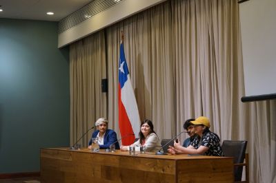 La Secretaría de Ecología y Medioambiente SECMAFech, presentó un panel estudiantil compuesto por Loreto Paillacar; periodista U.de Chile y ex integrante Secma Fech; Genaro Godoy, punto de contacto YOUNGO e integrante Secma Fech; Hans Hube, Director de CECADES y activista medioambiental; y Gabriela Herrera, Presidenta de CEUS. 