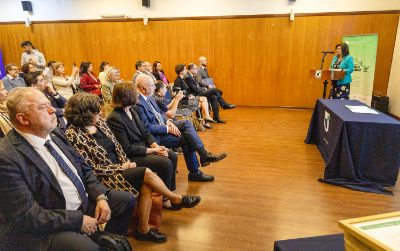 Rectora Marisol Duran, presentando Red Compromiso por la Sustentabilidad. 