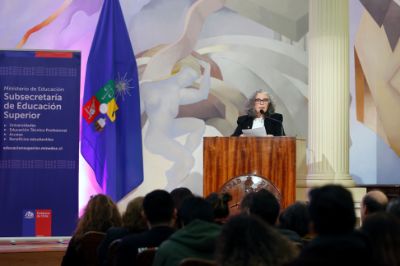 La Vicerrectora de Asuntos Estudiantiles y Comunitarios, Josiane Bonnefoy, cerró la ceremonia de lanzamiento del informe.