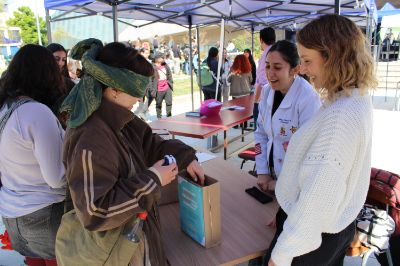 La comunidad pudo participar de instancias interactivas, como la actividad sensorial de la Clínica para el paciente con miedo a la atención dental, de la Facultad de Odontología